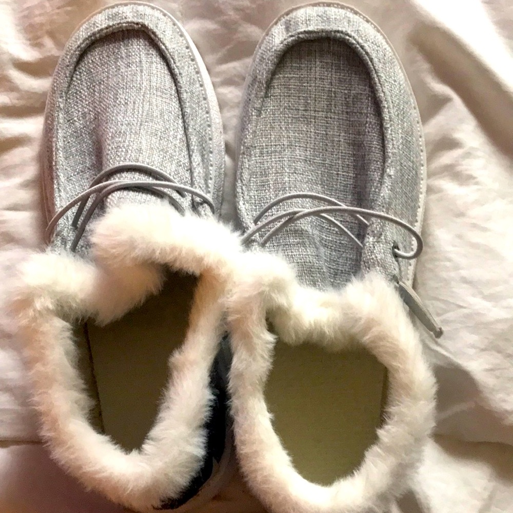 Canvas slip on loafers plush with warm fluffy lining. Size 9 or EU 40 grey